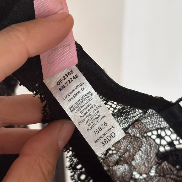 Jezebel Black Lace Bra with Intricate Floral Design 38DD Support Adjust Straps - Picture 8 of 8